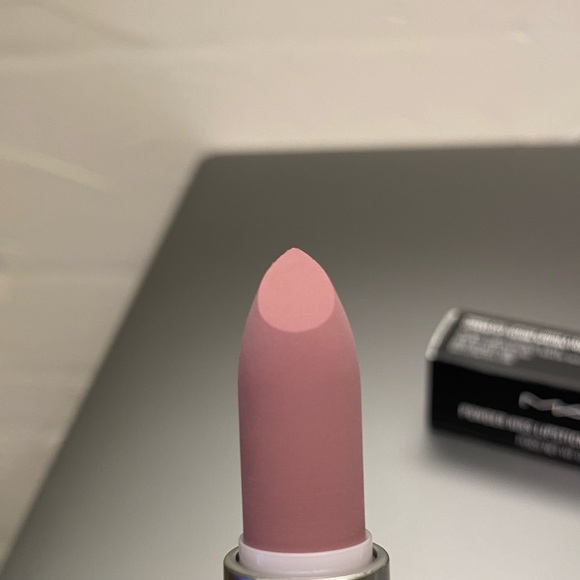 MAC “Ripened” Powder Kiss Lipstick 918 - Picture 2 of 15